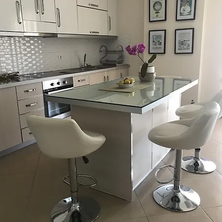 Апартаменти Central City Apartment